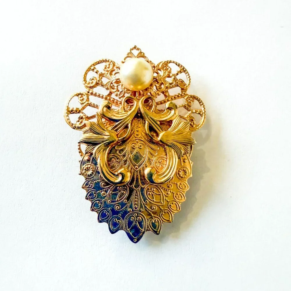 Jane Angel Of Love 1998 Gold Tone Filigree Faux Pearl Brooch